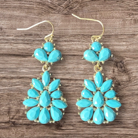 Avon  fuax Turquoise Floral Drop Earrings - Picture 15 of 16